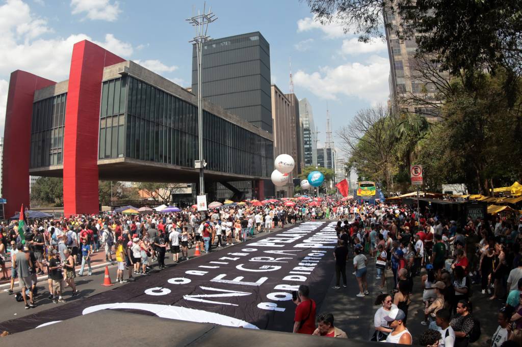 Ato na Paulista contra Blindagem e anistia empata público com 7 de setembro bolsonarista