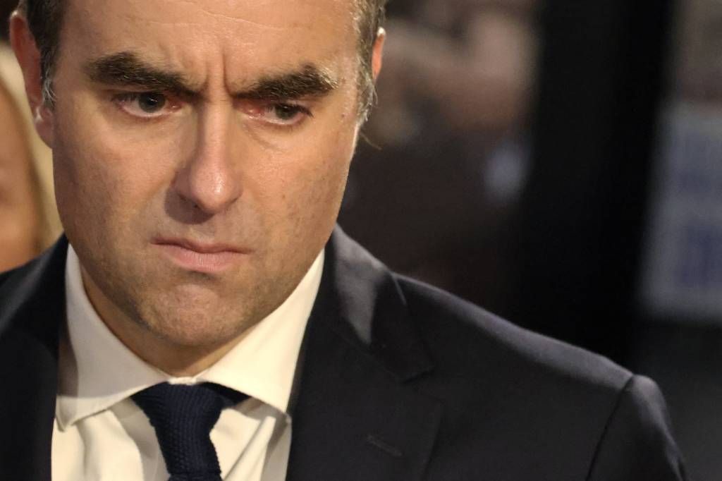 Após renúncia, premiê francês luta contra o tempo para evitar eleição que lesaria Macron