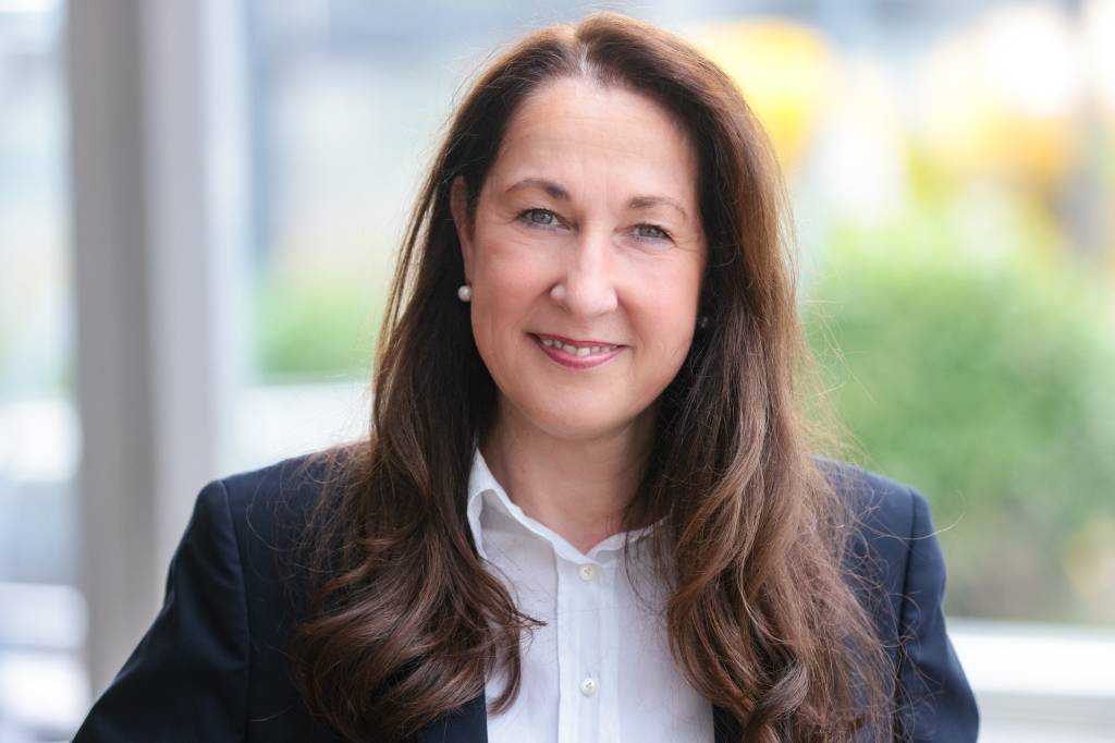 Filha de 17 anos é a principal suspeita de ataque a facadas contra prefeita na Alemanha