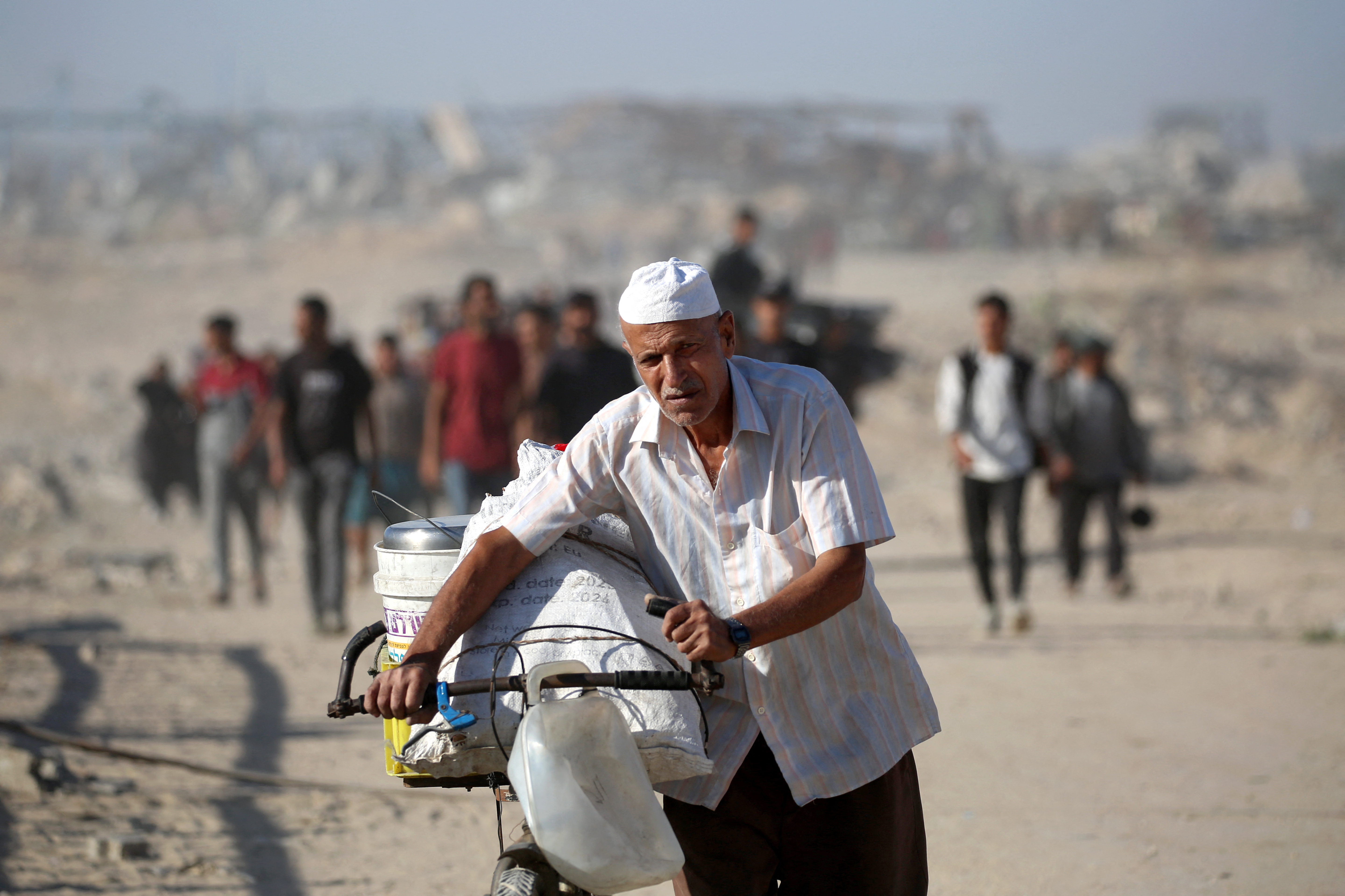 Palestinos voltam para a Cidade de Gaza