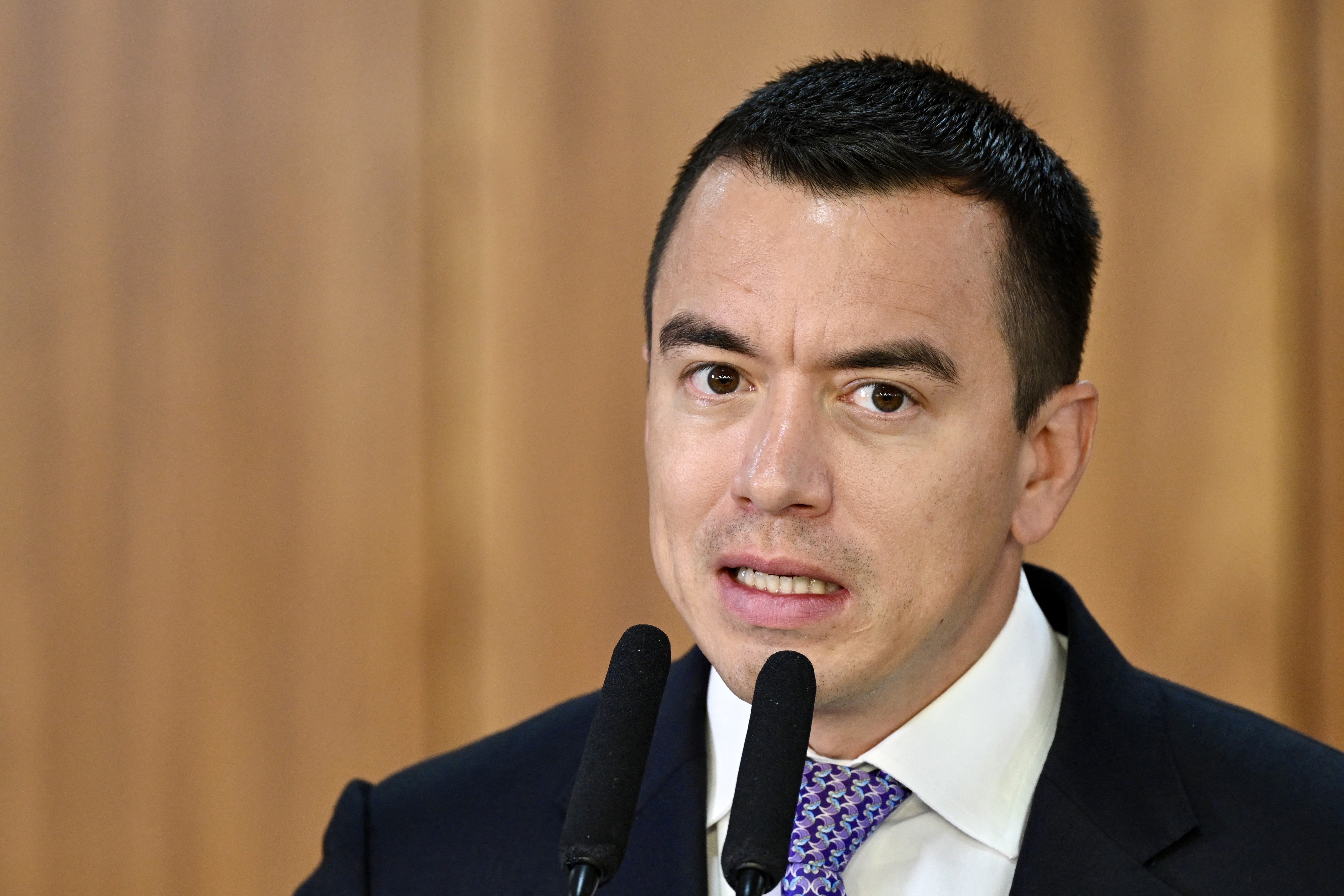 Equador anula dois partidos de oposição, que denunciam ‘perseguição’ do governo Noboa