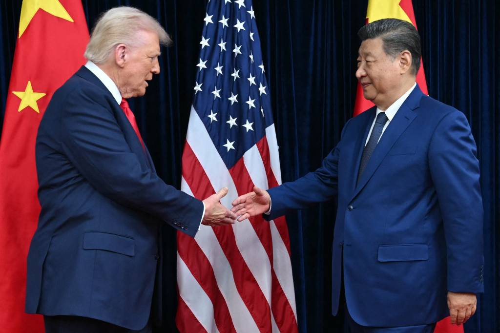 Após reunião com Xi, Trump reduz tarifas sobre a China e anuncia fim da disputa por terras raras