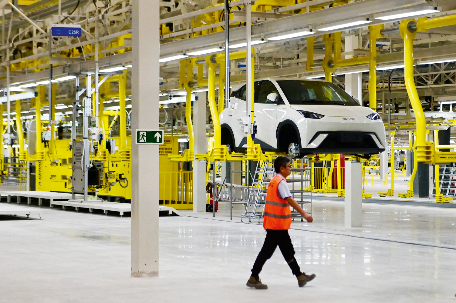 051_XxjpbeE007651_20250702_PEPFN0A001.jpg ESTRATÉGICAS - Produção de carros elétricos: terras-raras são essenciais