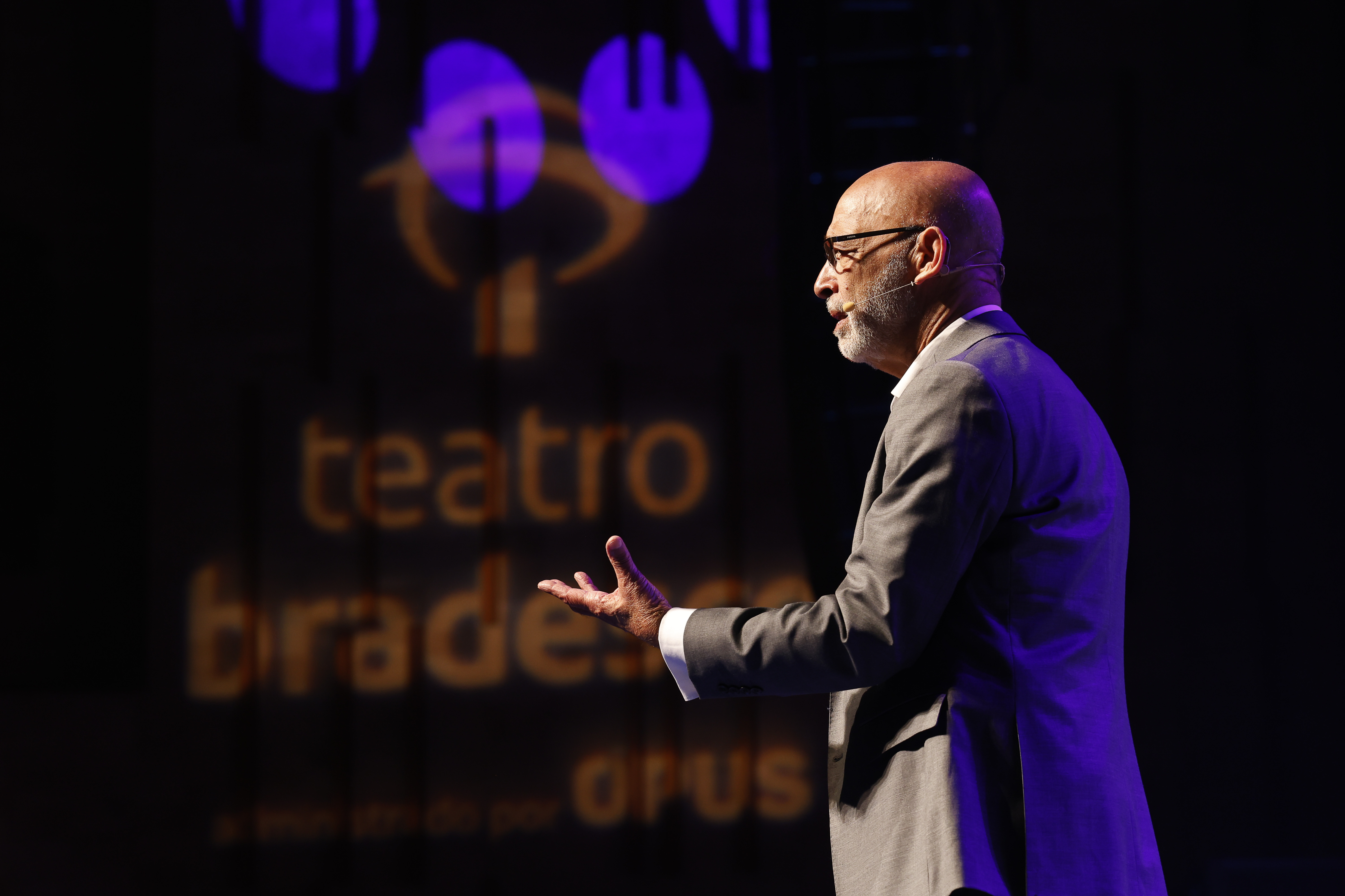 O médico e especialista em saúde pública Alexandre Kalache, durante o 18º Fórum da Longevidade, no Teatro Bradesco