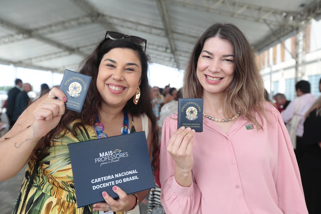 Professores podem pedir Carteira Nacional Docente a partir de hoje (16): saiba como