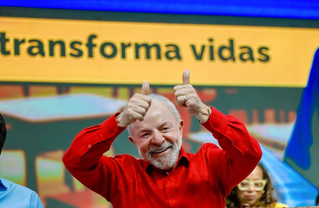 No segundo dia do Enem, Lula envia mensagem de apoio aos candidatos em rede social