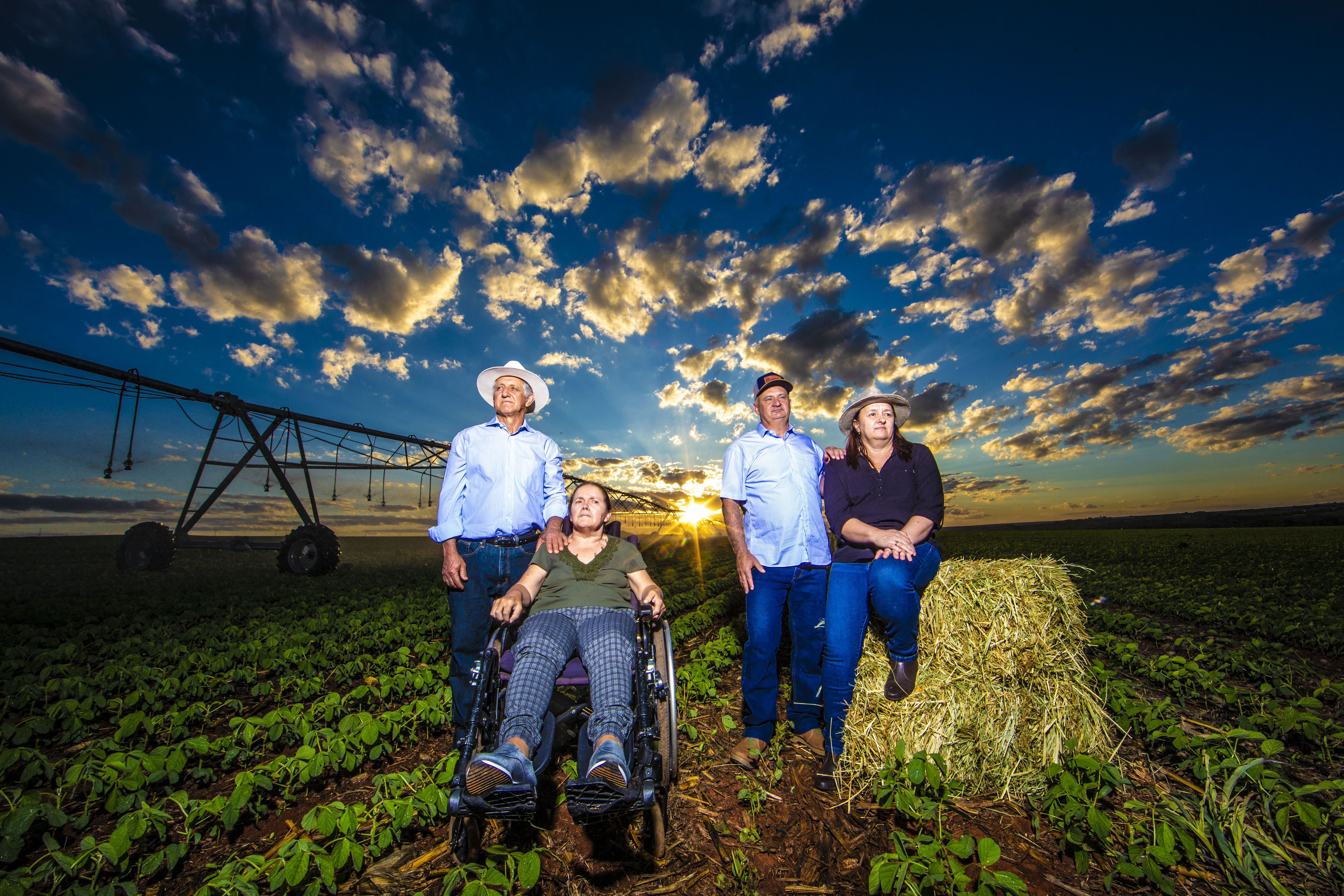 Afonso Côrtes e a mulher, Valmira, ao lado de Neuro Matté e a mulher, Dirlei: proprietários das duas fazendas que deram origem ao Grupo MeC agora repassam responsabilidades aos filhos
