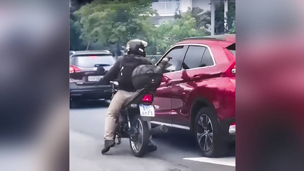 Como as autoridades tentam frear a onda de assaltos feitos a bordo de motos