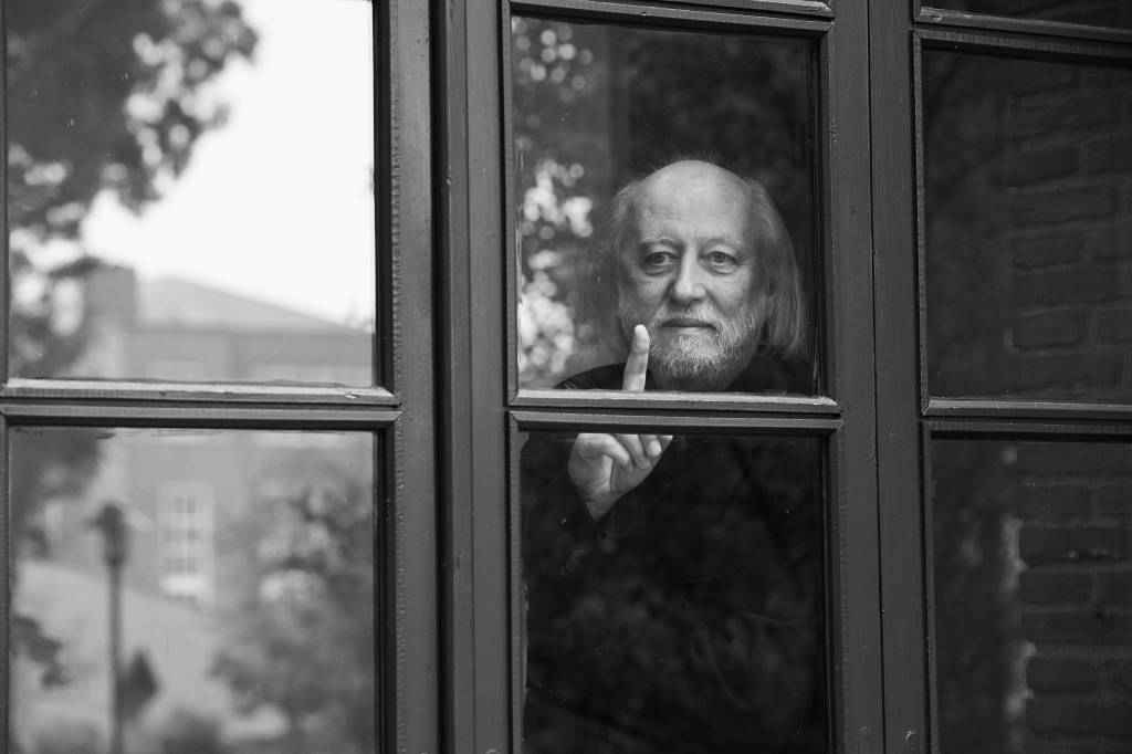 Prêmio Nobel húngaro é conhecido por ‘acabar’ com tradutores