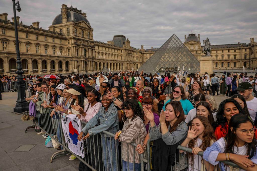 Pior da semana: o roubo cinematográfico no Louvre, mais visitado do mundo