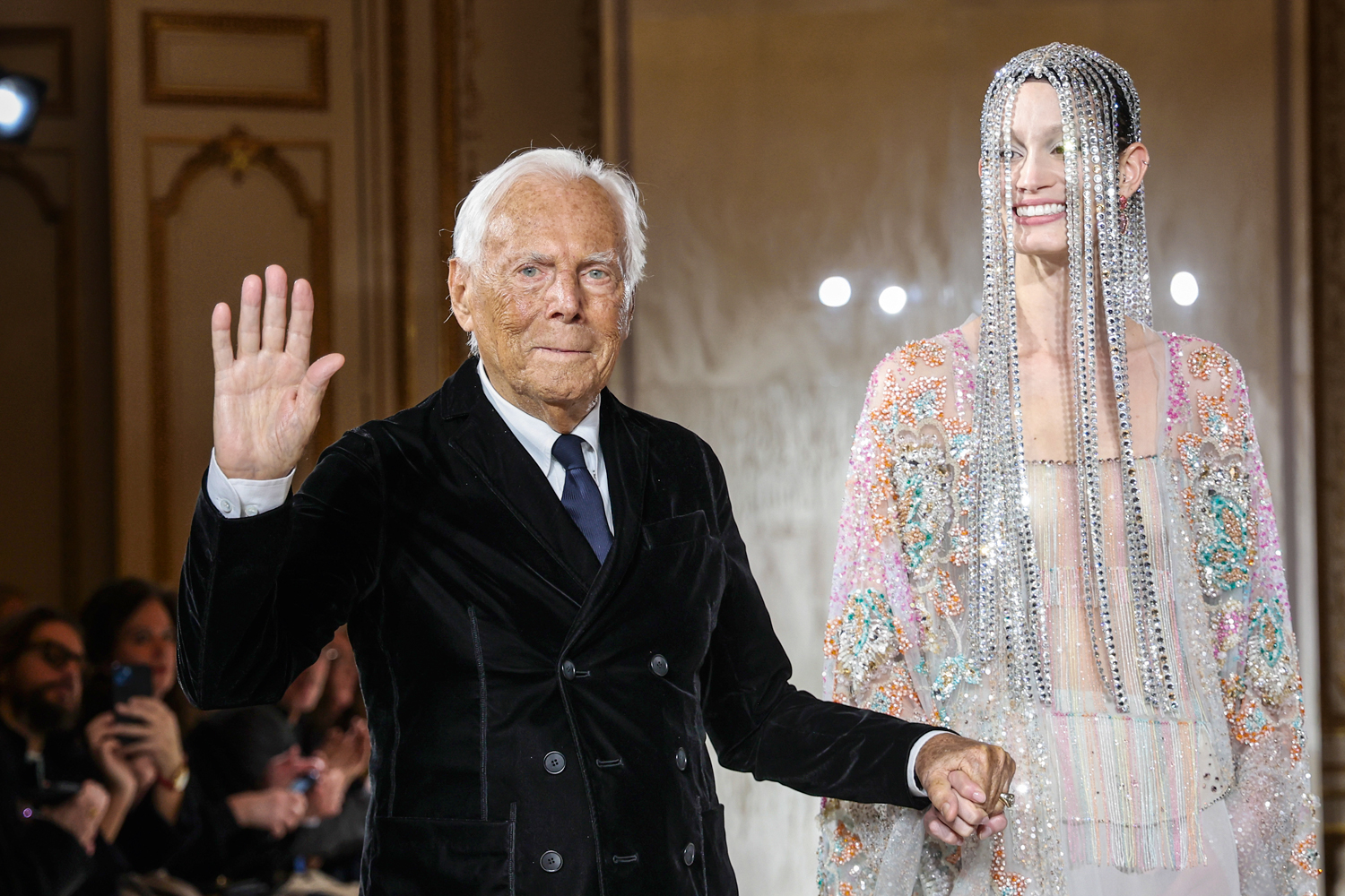 MEM�RIA - O designer com a modelo Katia Andr�: eleg�ncia para ser lembrada