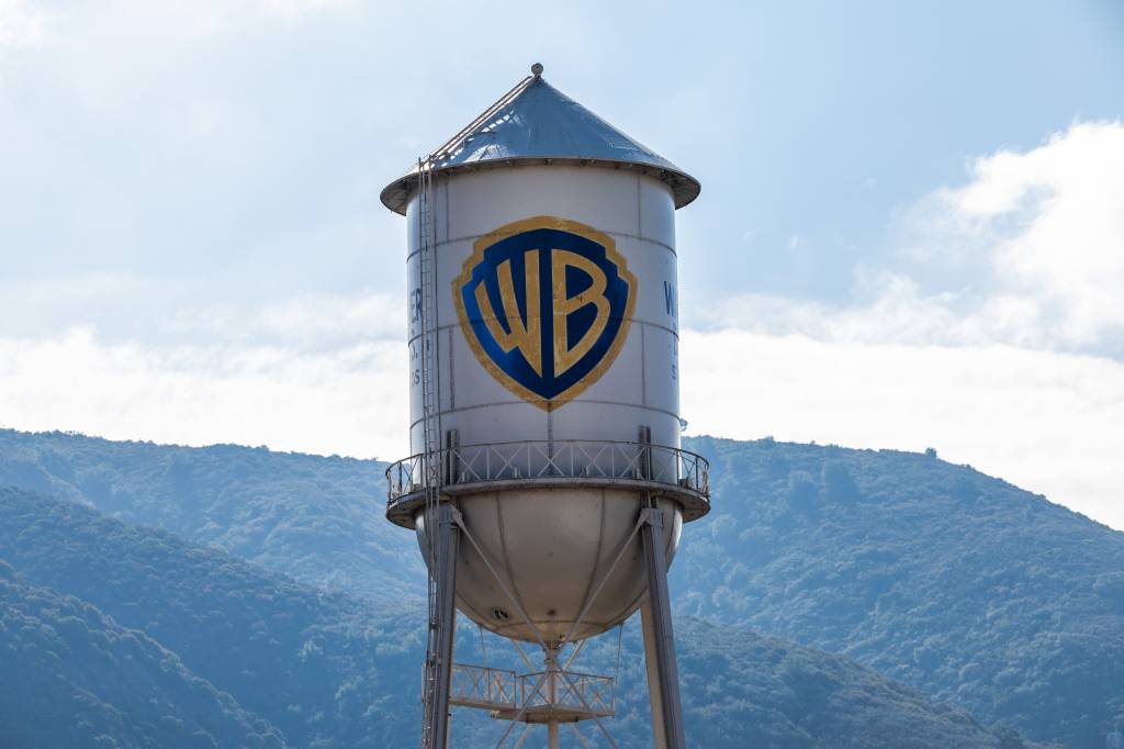 Leilão da Warner Bros.: saiba quem está em disputa acirrada pela empresa