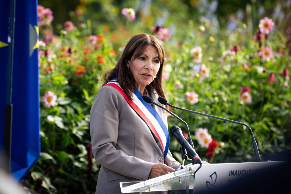 Socialista usa Dior: gastos da prefeita de Paris são retrato da hipocrisia