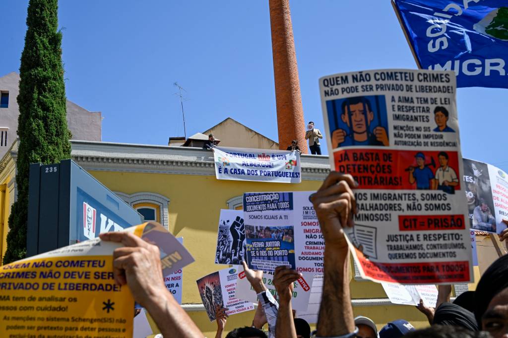 Portugal suspende emissão de vistos de trabalho e endurece regras para imigrantes