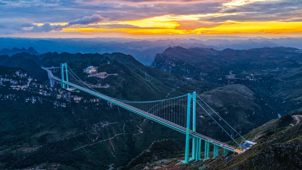 A China não para: ponte mais alta do mundo é inaugurada no país