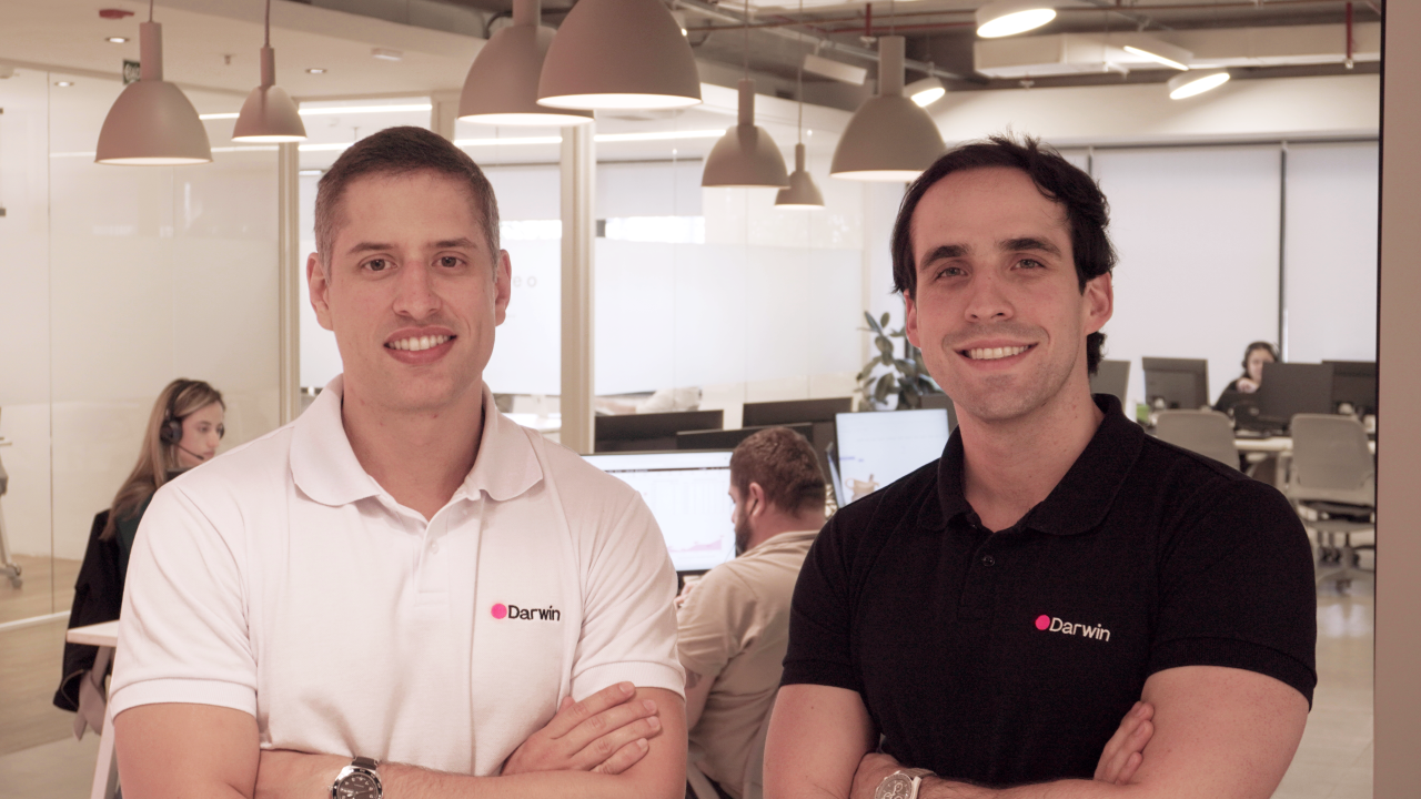 à direita, Firmino Freitas, Fundador e Co-CEO da Darwin
