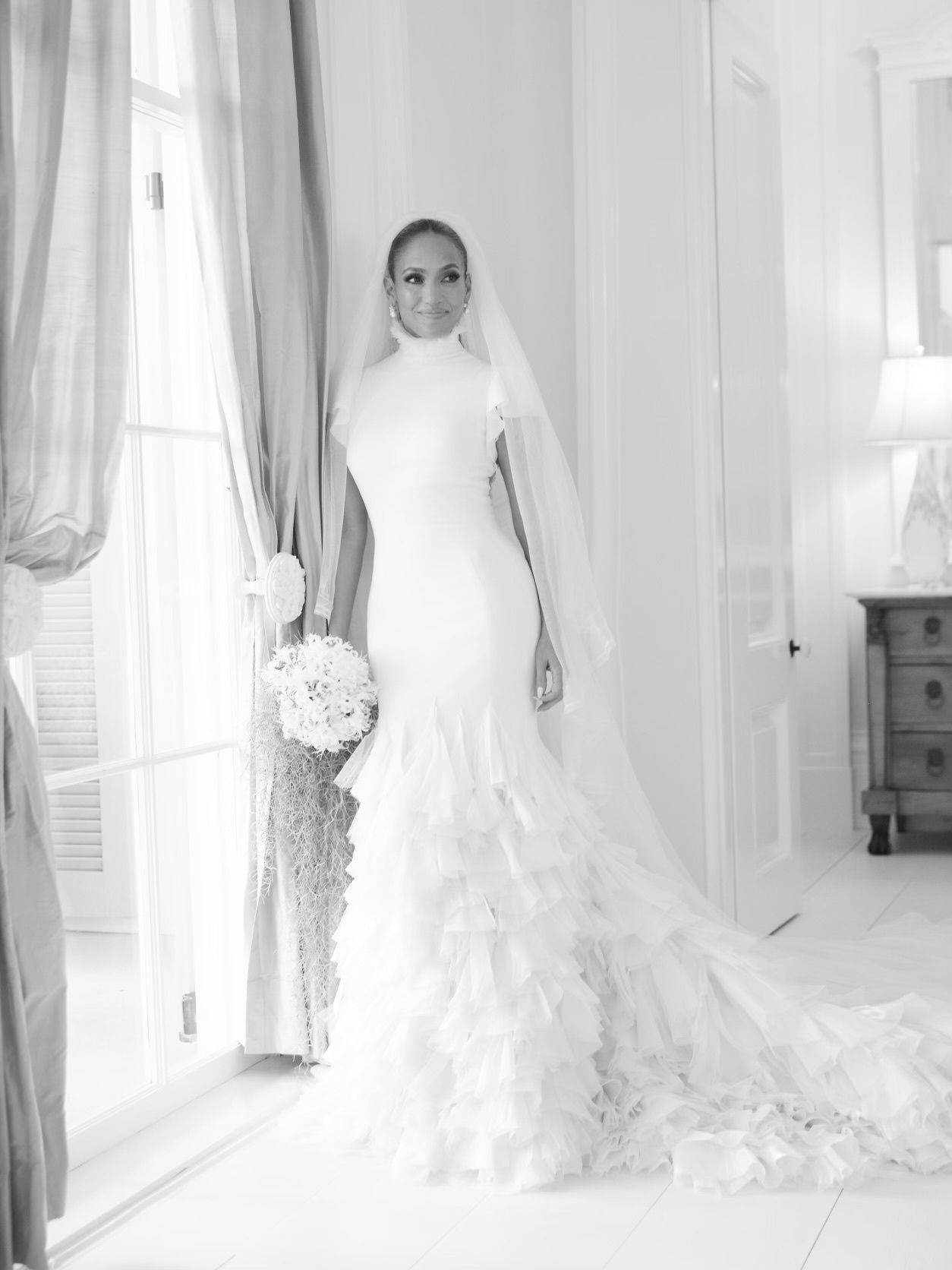 Um dos vestidos de Jennifer Lopez com assinatura da Ralph Lauren