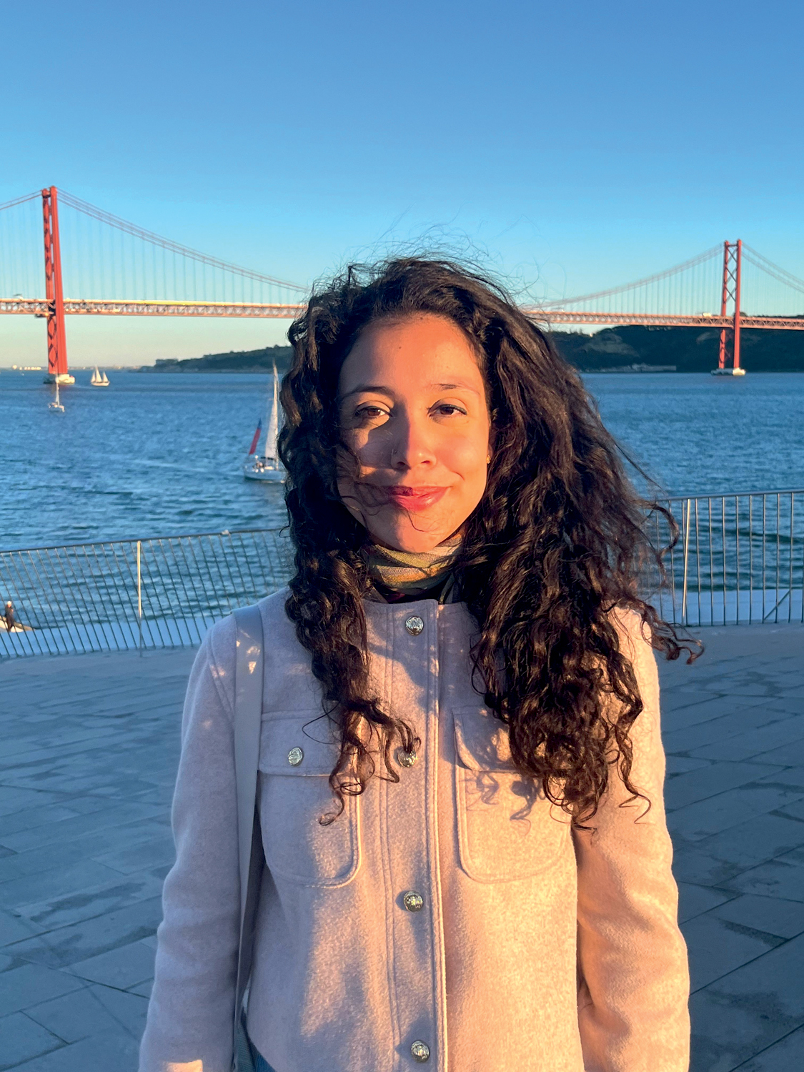 &ldquo;SINTO FALTA DO CONTATO&rdquo; - A estudante de rela&ccedil;&otilde;es internacionais Maria Clara Aguiar, 23 anos, mora sozinha e resolve v&aacute;rias das necessidades do dia a dia em aplicativos, sem travar di&aacute;logo com nenhum ser humano. &ldquo;Sei que &eacute; legal fazer mais coisas pessoalmente, mas viver &agrave; moda antiga seria complicado&rdquo;, diz.