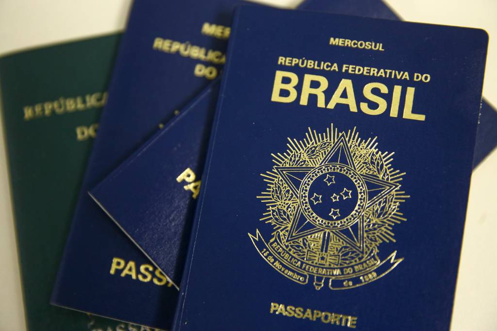 Polícia Federal vai suspender a emissão de passaportes? Entenda o impasse