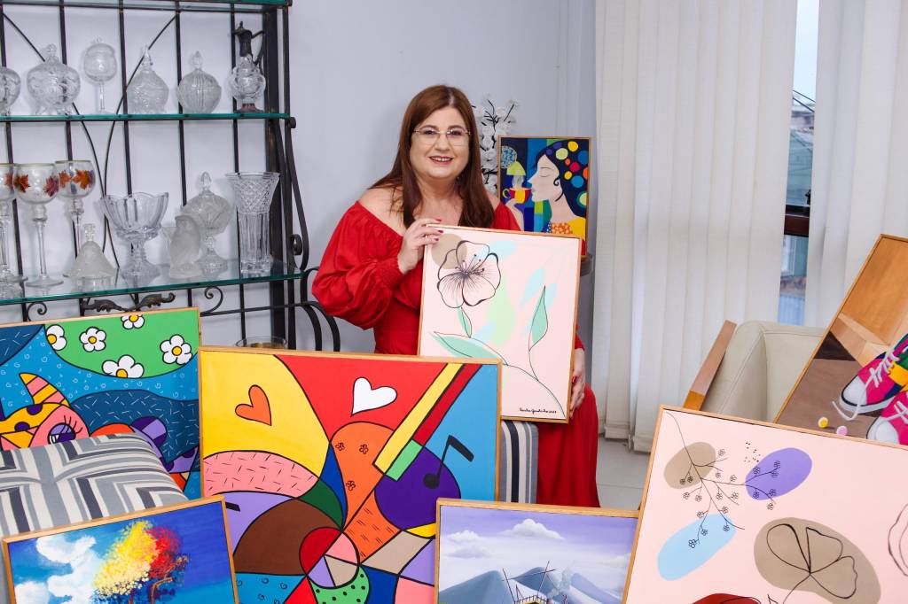 Ex-governadora do Rio de Janeiro, Rosinha Garotinho vende obras que pinta