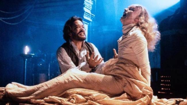 RvDmpX69hN2YRb0FWCXUPgcAop Raúl Júlia em 'Frankenstein, o Monstro das Trevas'