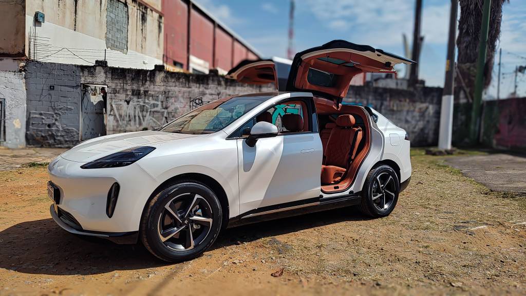 SUV elétrico GAC Hyptec HT é muito mais que suas portas asa de gaivota