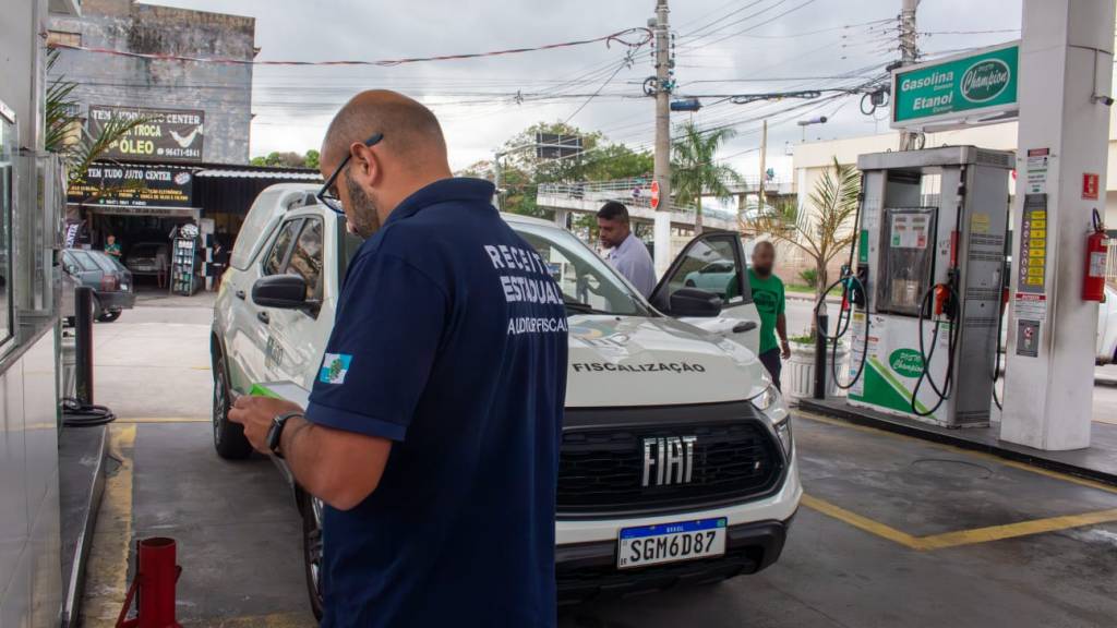 Cerco às fraudes: 74 postos de combustíveis são notificados em uma semana no Estado do Rio