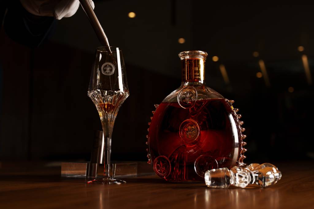 Saiba onde degustar o cognac Louis XIII, um dos mais cobiçados do mundo