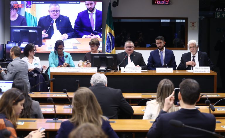 A estratégia do relator do Plano Nacional de Educação para ter consenso