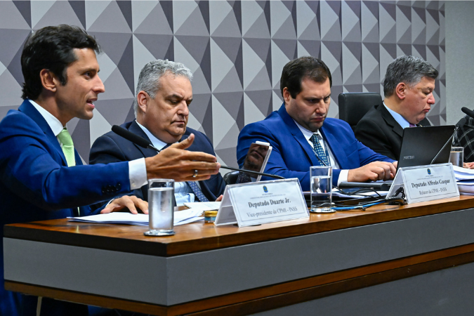 Sob bloqueio de R$ 220 milhões, dirigente de entidade depõe à CPMI do INSS