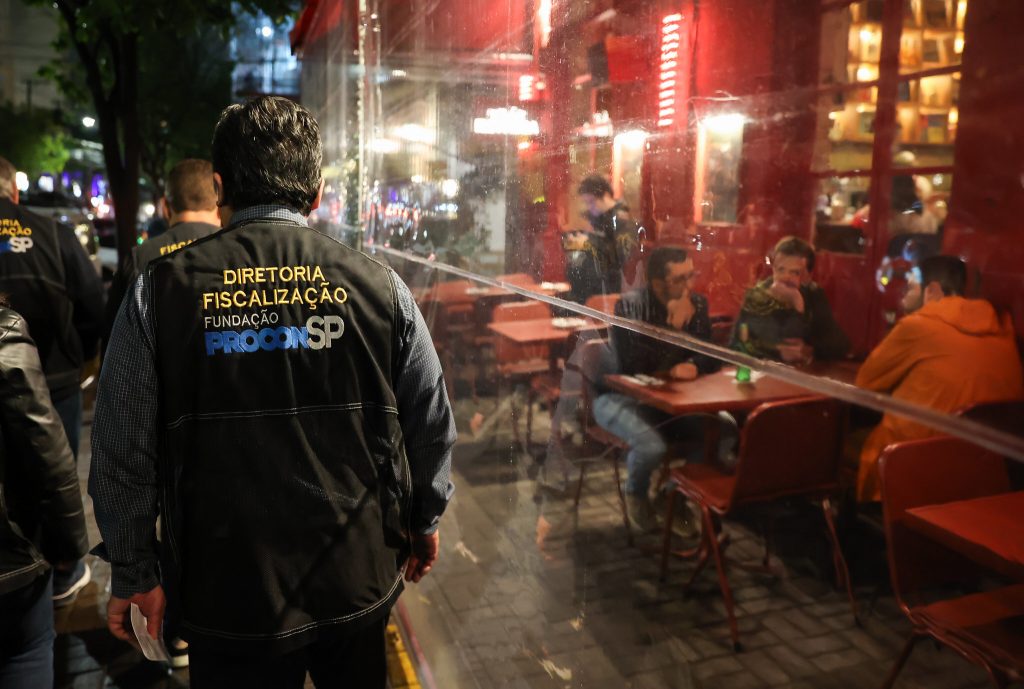 O que se sabe até agora sobre a origem do metanol que contaminou bebidas em SP