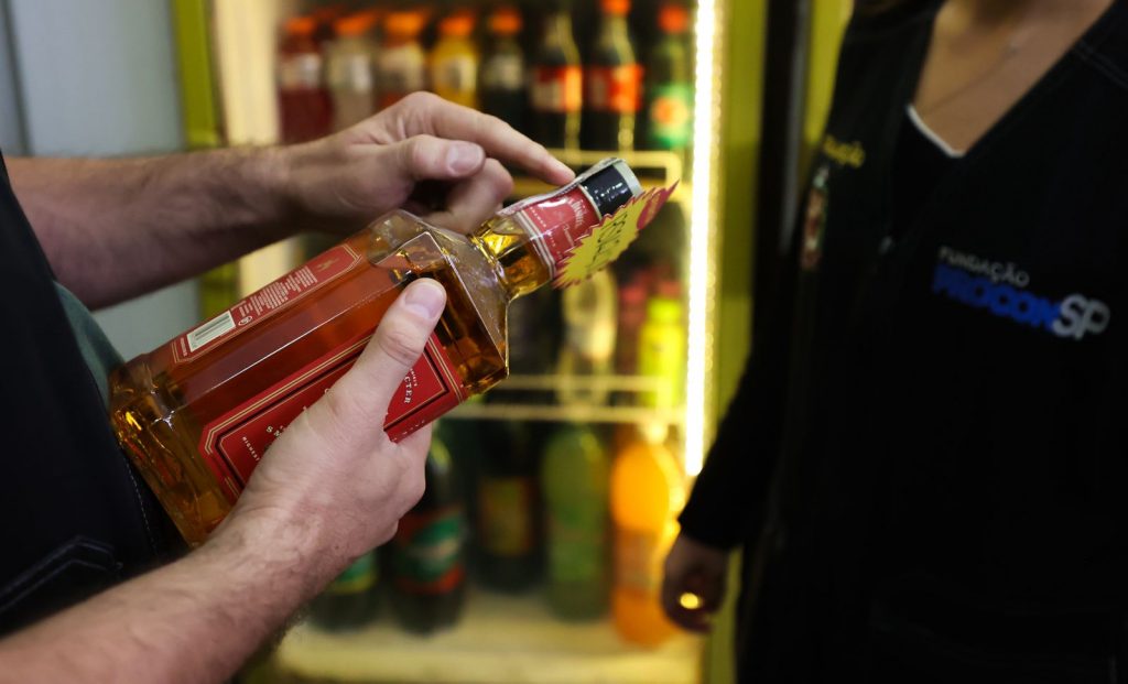 Intoxicações por metanol derrubaram pela metade venda online de bebidas, mostra pesquisa