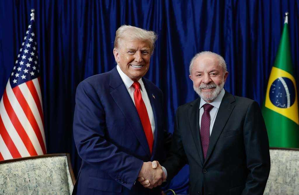 Iludida com Trump, oposição esquece escândalos da gestão petista e ajuda Lula