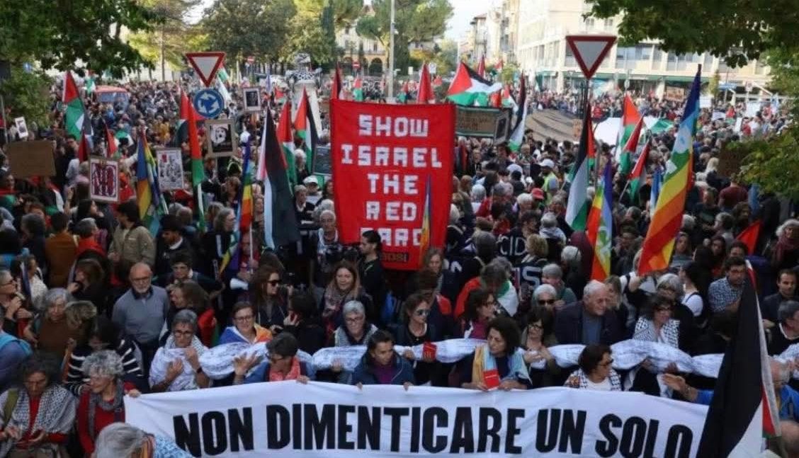 A confusão entre polícia e manifestantes pró-Palestina em Itália x Israel