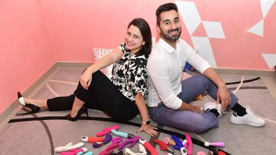 Natali Gutierrez e Renan de Paula, casal que fundou a sextech Dona Coelha