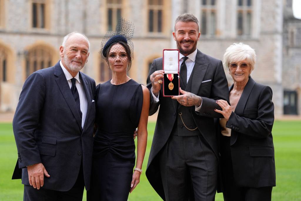 David Beckham se torna ‘sir’ e ausência expõe racha da família