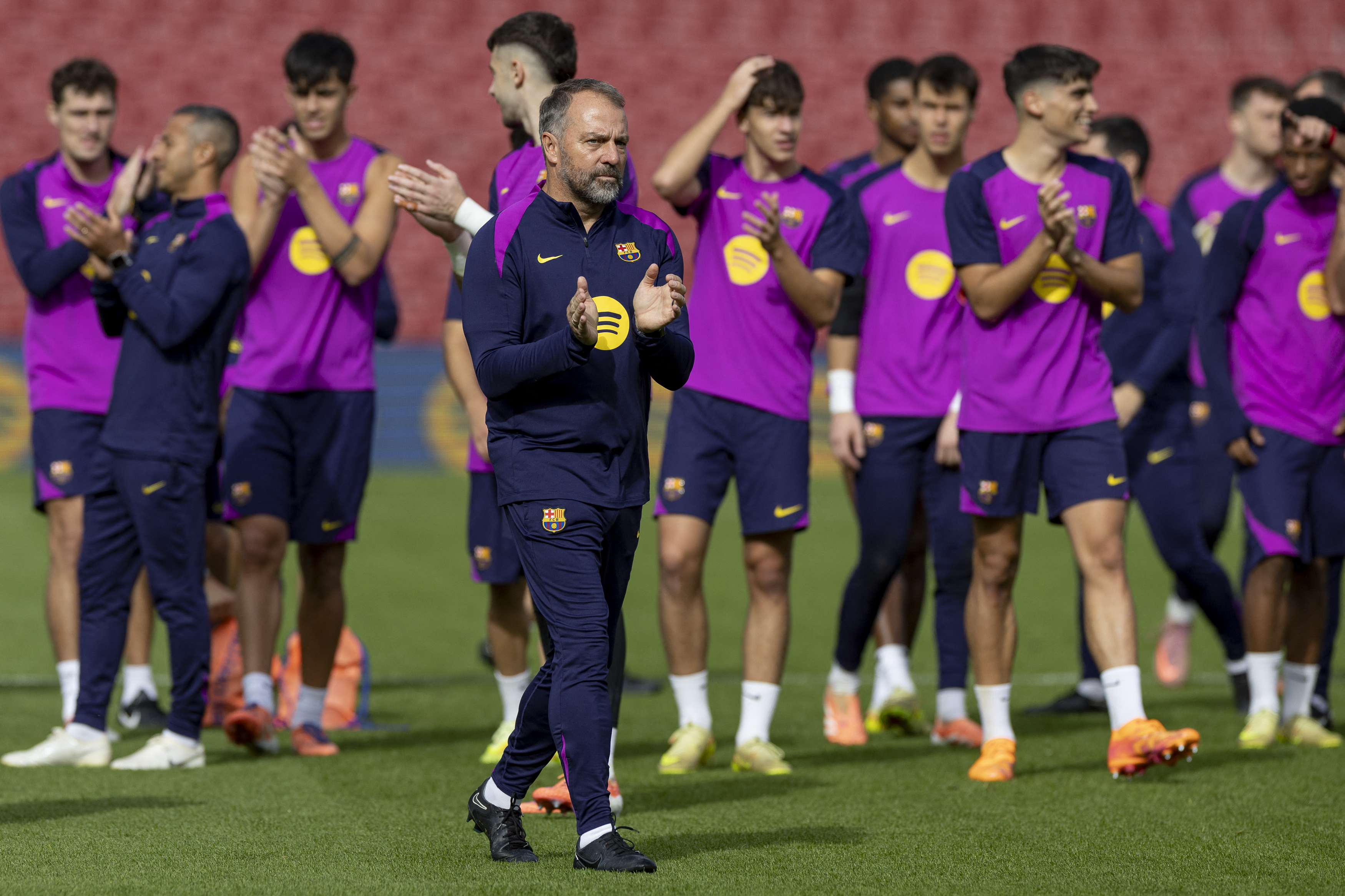 Barcelona's coach Hansi Flick (C) leads the first FC Barcelona open training session at the new Camp Nou on November 7, 2025 in Barcelona. 23,000 fans attended a sold-out open door FC Barcelona training session at the new Camp Nou today, as the stadium reopens following it's closure for refurbishment on May 28, 2023. (Photo by Josep LAGO / AFP)