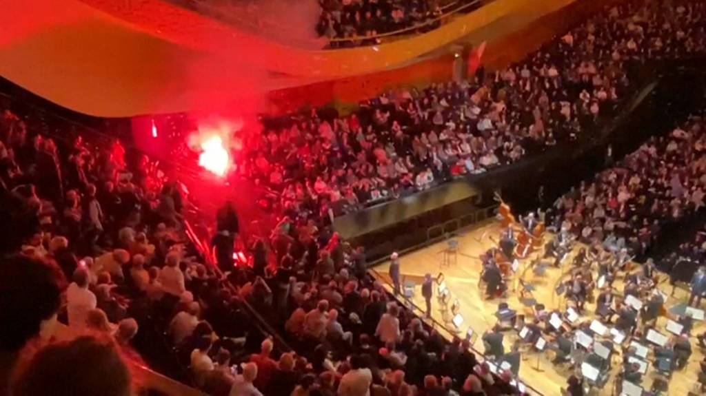 Vídeo: protesto pró-Palestina interrompe apresentação de orquestra israelense em Paris
