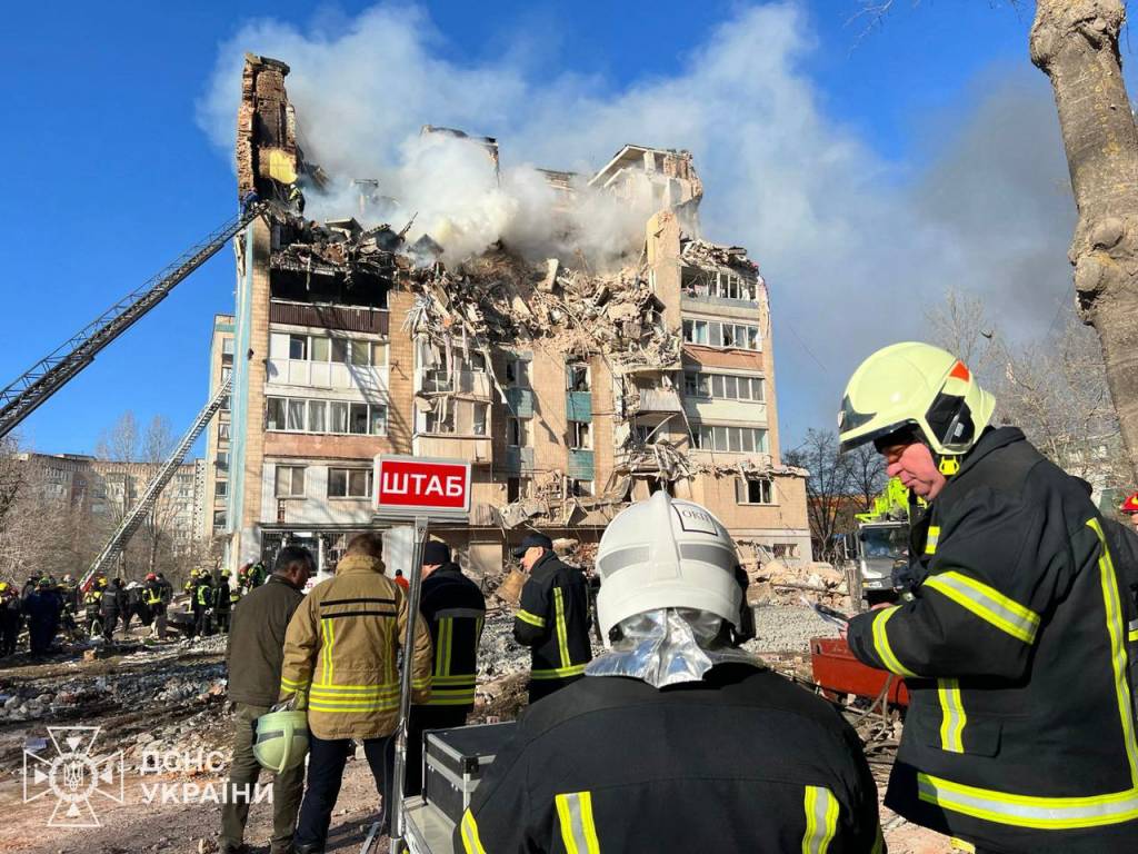 Ataques russos matam ao menos 19 na Ucrânia; Polônia fecha aeroportos e aciona caças