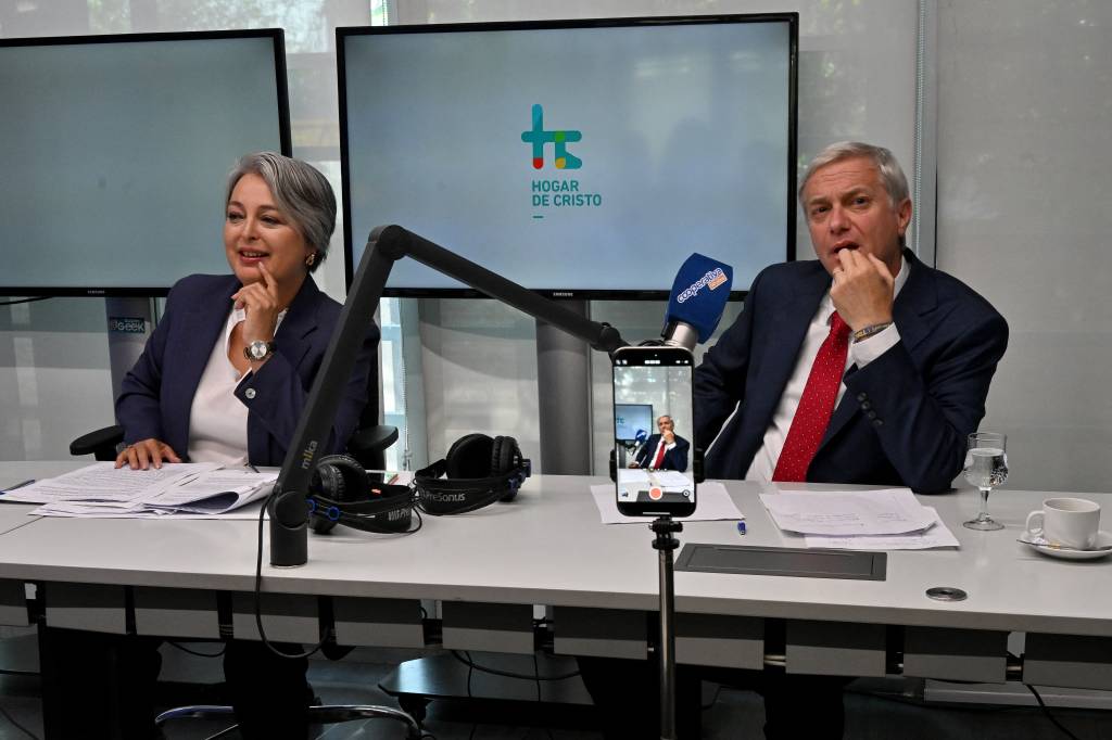 Eleição no Chile: Kast dispara e lidera intenções de voto sobre comunista Jara