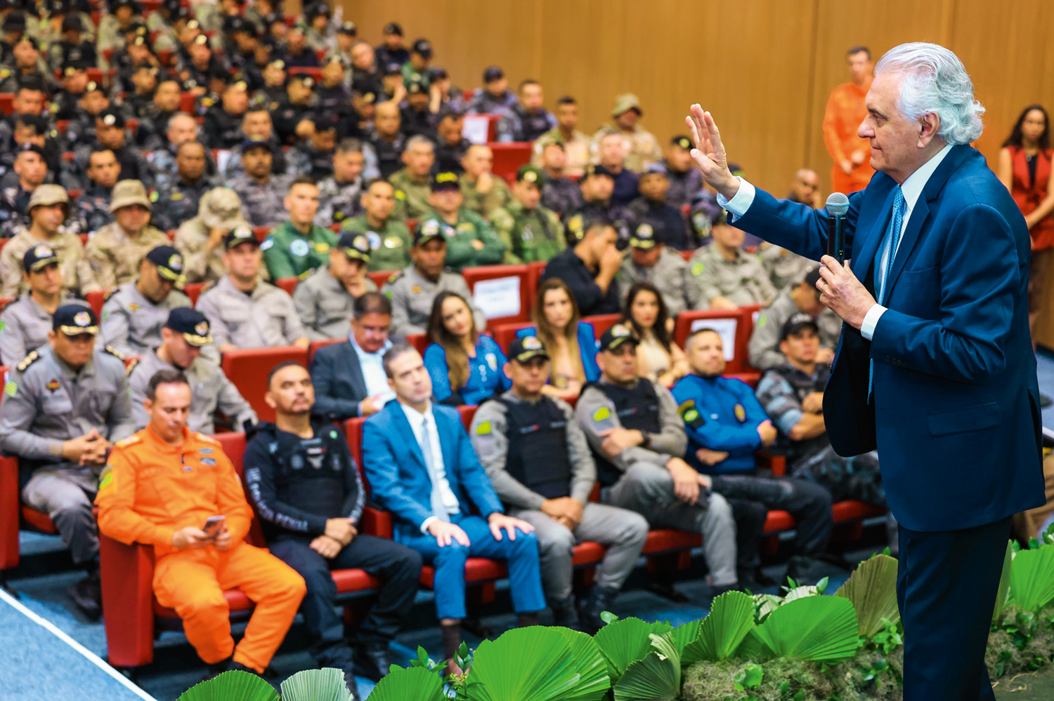 PALANQUE&ensp;- Caiado reuniu policiais de 21 estados em Goi&aacute;s: ataques ao governo e &agrave; esquerda