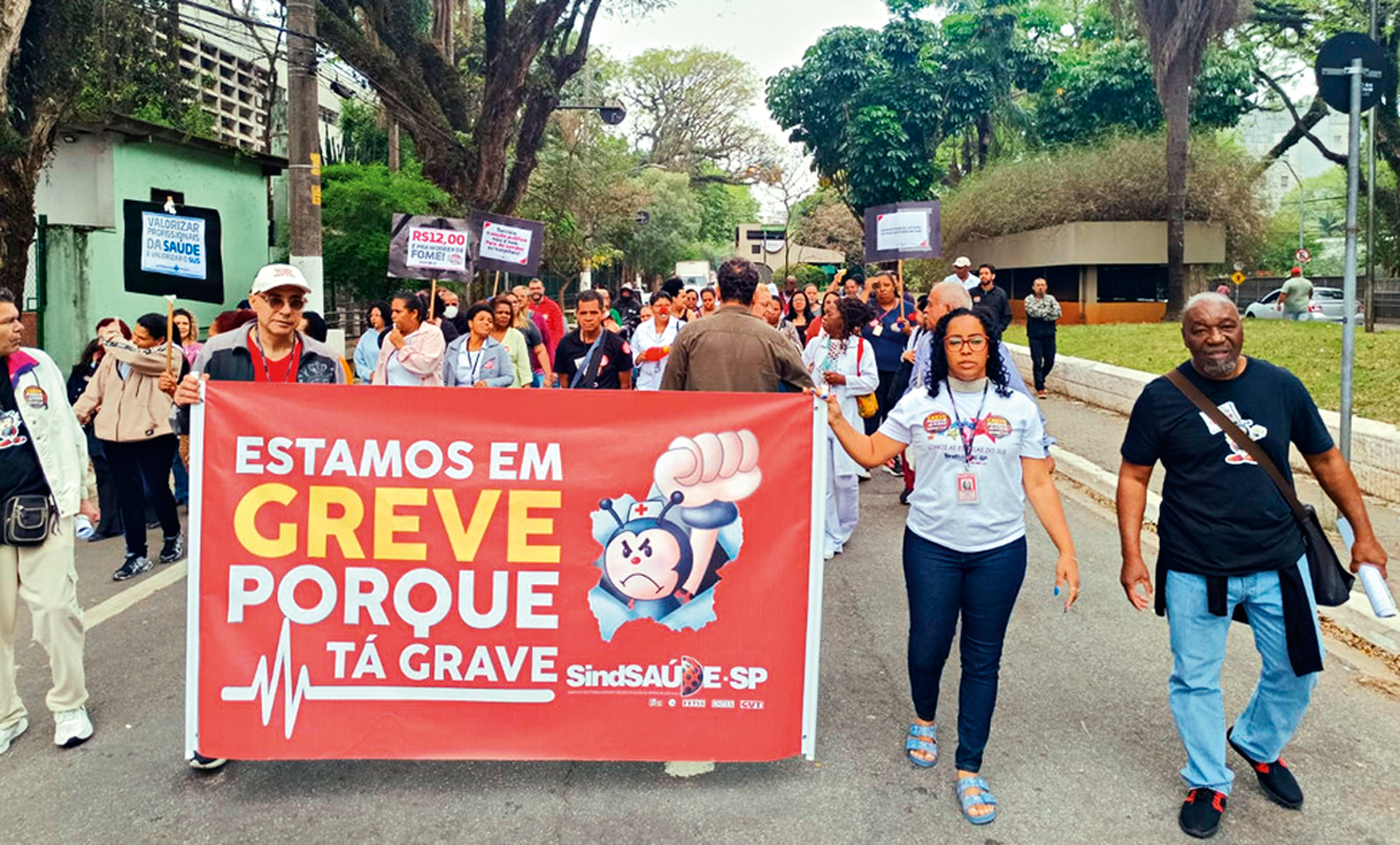 SAÚDE - Greve no SUS: filas intermináveis no atendimento