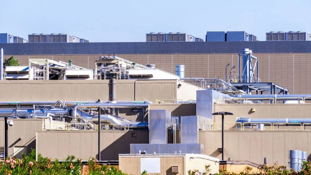 Corrida por IA expõe gargalo na cadeia de construção de Data Centers, diz pesquisa