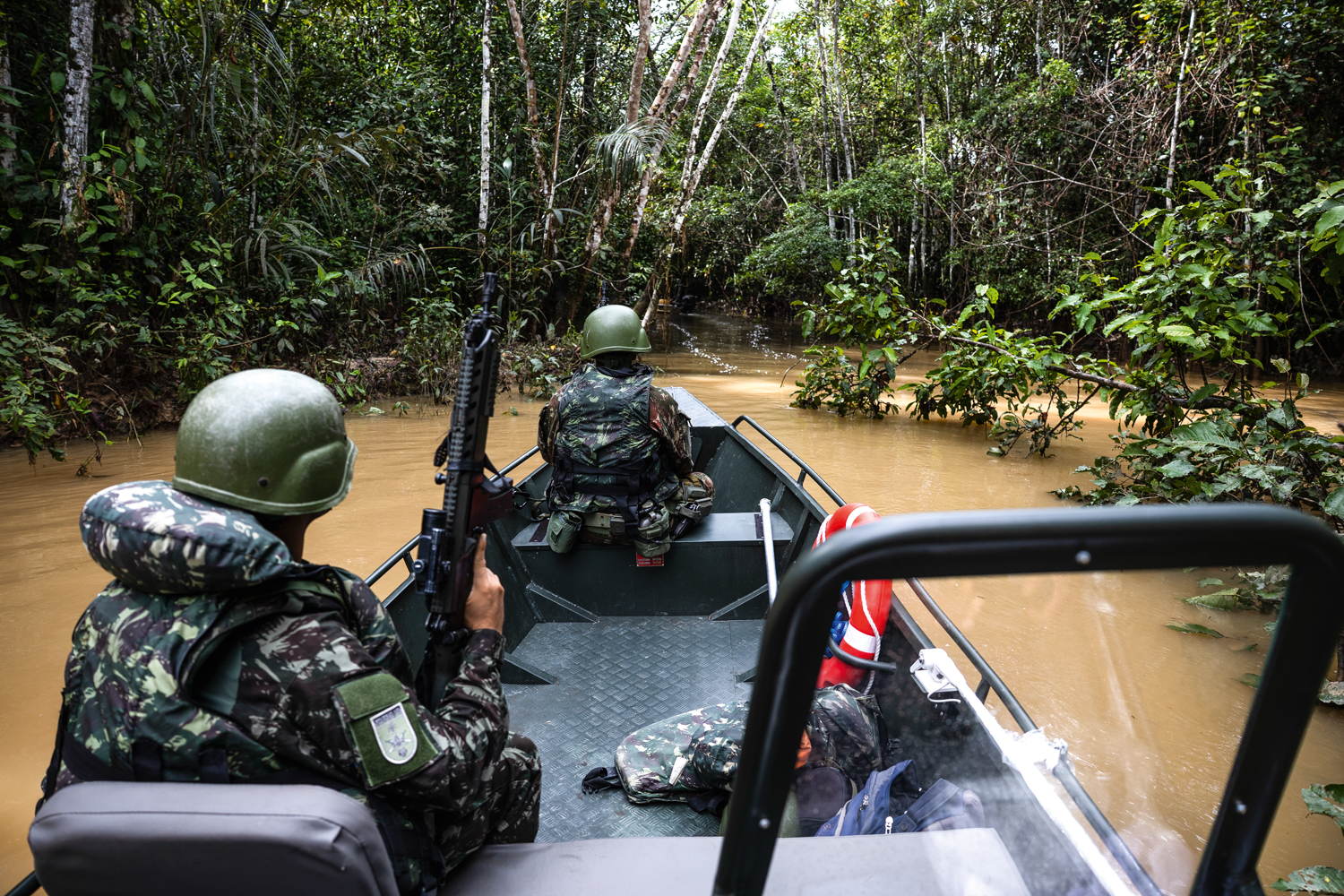 NA MATA - Policiamento no Amazonas: rota profícua do tráfico de drogas