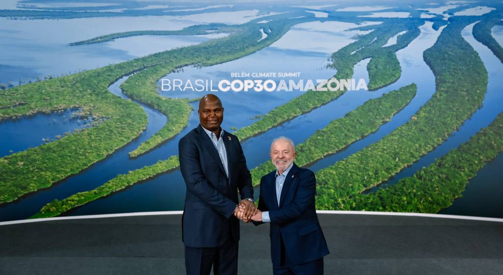 O pulinho de Lula para tenta alcançar presidente de Moçambique na COP30