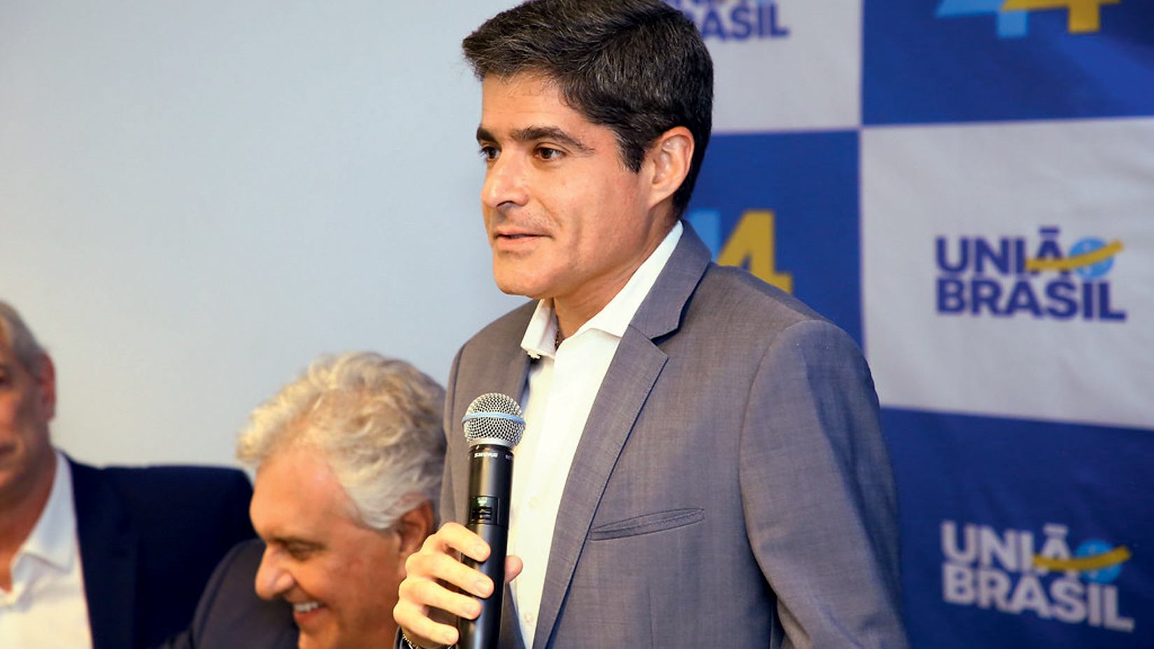 MUDANÇA DE ROTA - O governador Ronaldo Caiado e ACM Neto: União Brasil deve desistir de candidatura própria