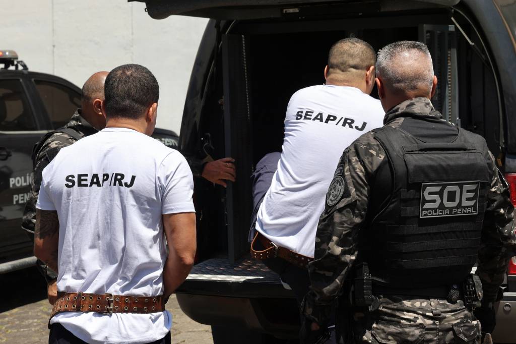 O objetivo do governo Castro com a transferência de sete chefões do Comando Vermelho