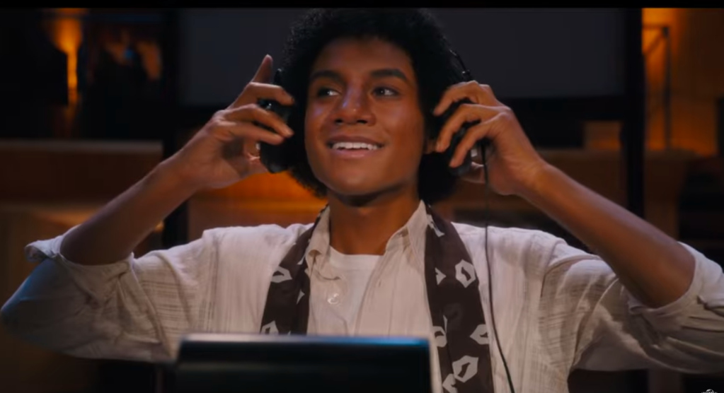 Estrelado por sobrinho de Michael Jackson, cinebiografia do rei do pop ganha primeiro trailer