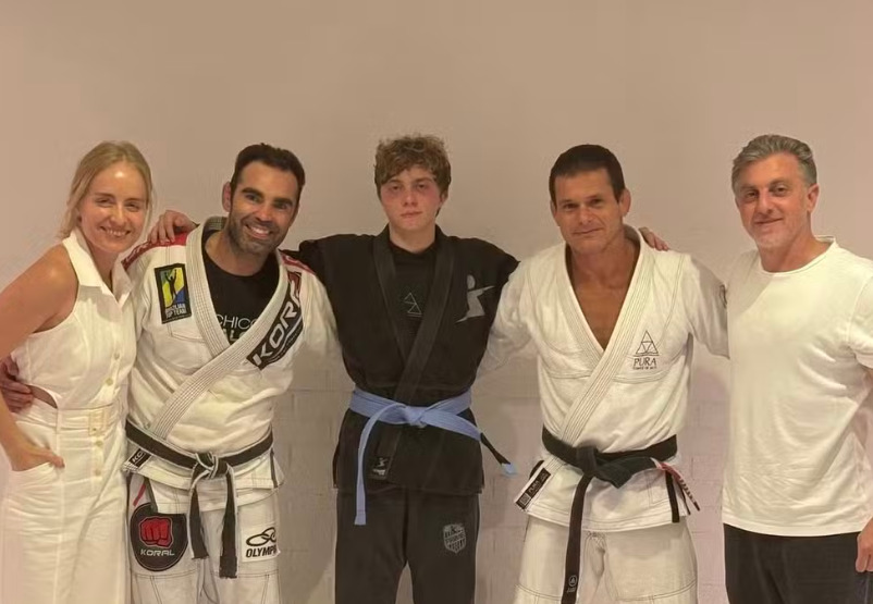 Filho de Luciano Huck e Angélica estreia em competição de jiu-jitsu