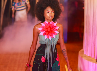 Desfile de encerramento da zona de empreendedorismo da COP30, em Belém